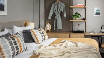 Cosy Twin | Hypo-allergenic bedding, in-room safe, individually decorated