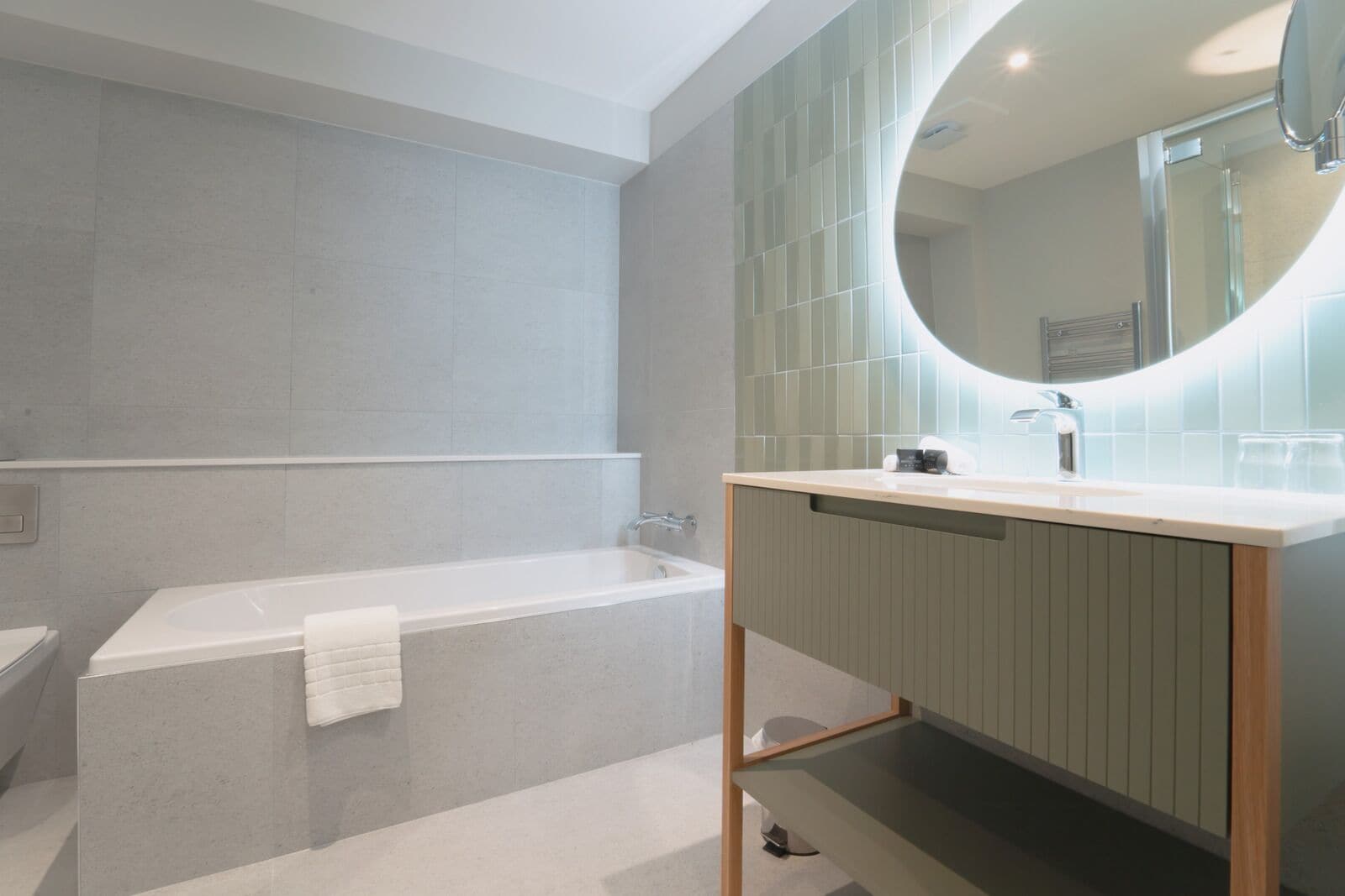 Photo - Menlo Park Hotel