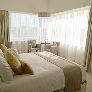 Junior Suite | Hypo-allergenic bedding, memory foam beds, in-room safe