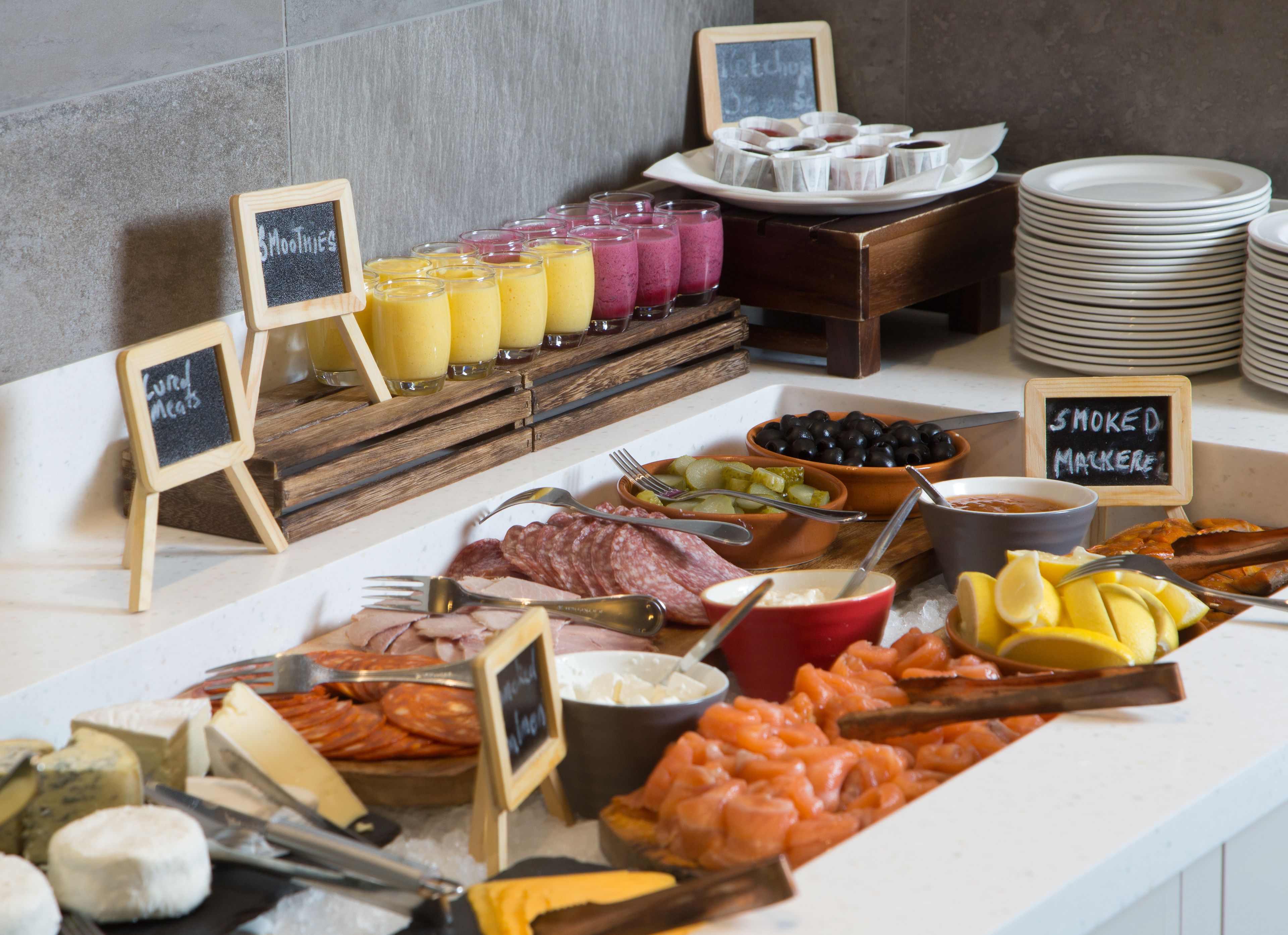 Desayuno buffet diario (EUR 15 por persona)