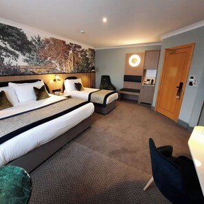 特色三人房 (Family Suite) | 低過敏寢具、記憶床墊、客房內保險箱、獨特裝潢