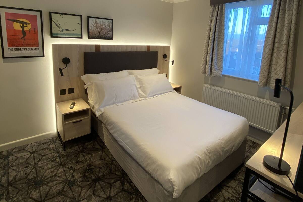 Deluxe Double Room | In-room safe, desk, iron/ironing board, free WiFi