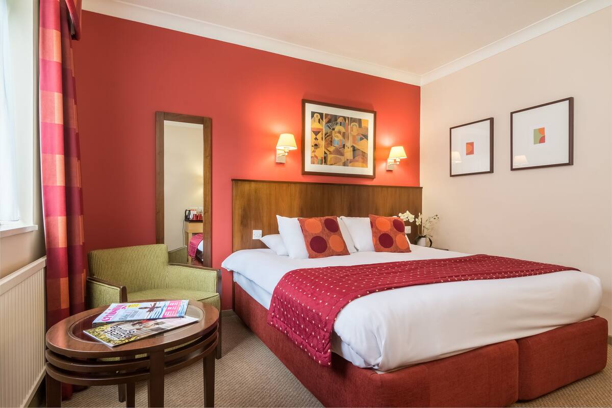 Standard Double Room | In-room safe, desk, iron/ironing board, free WiFi