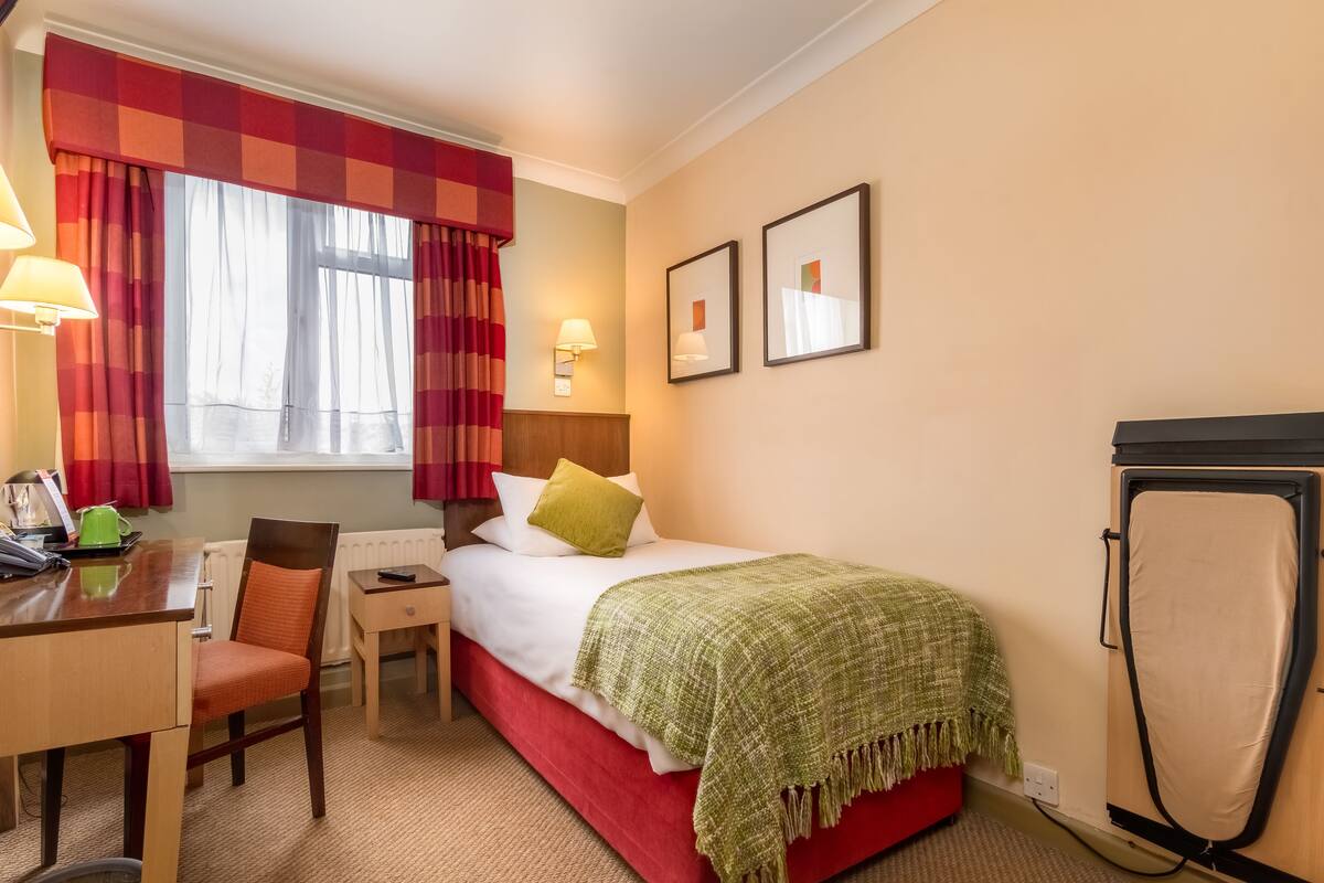 Standard Single Room | In-room safe, desk, iron/ironing board, free WiFi
