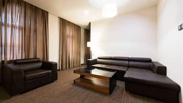 Family Room | Living area | Flat-screen TV