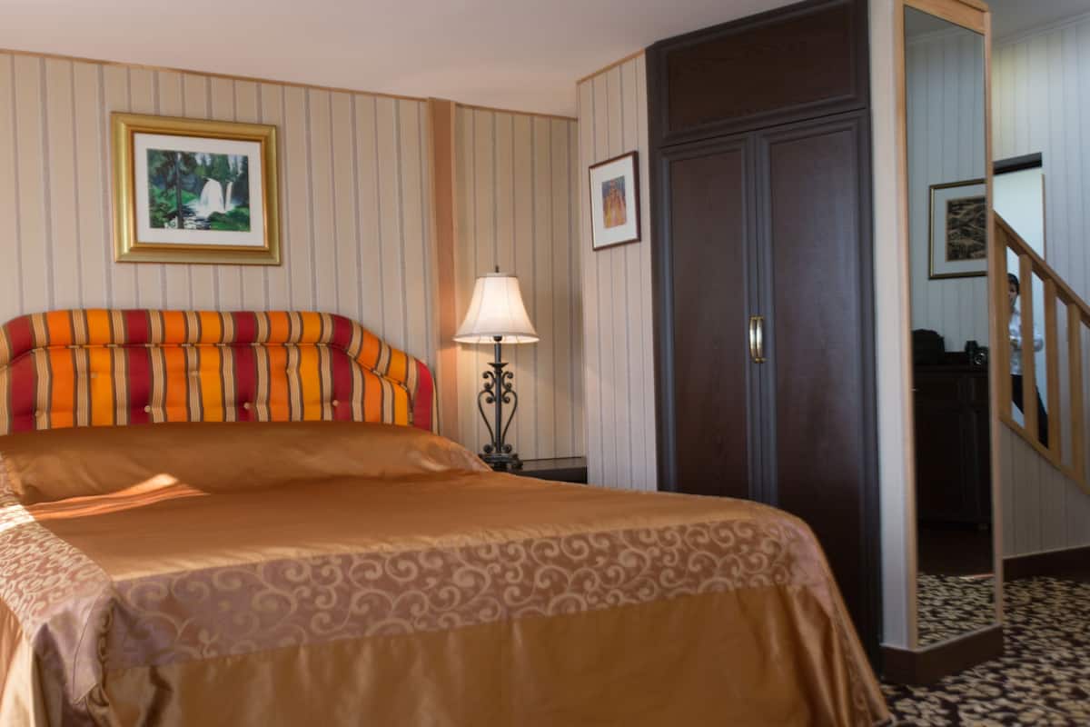 Duplex, 1 Double Bed with Sofa bed, City View, Garden Area | Premium bedding, minibar, soundproofing, iron/ironing board