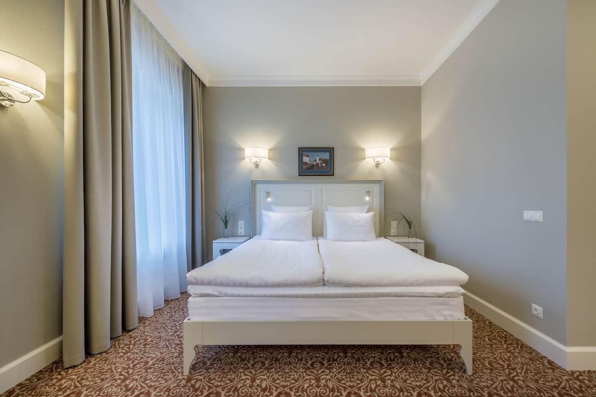 Hypo-allergenic bedding, minibar, in-room safe, desk