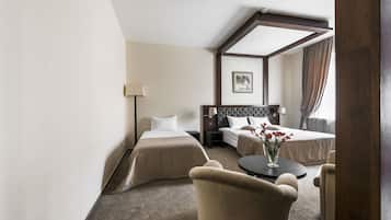 Family Room | 1 bedroom, minibar, in-room safe, desk