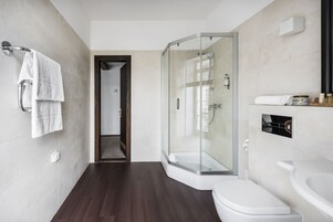 Standard Double Room | Bathroom | Free toiletries, hair dryer, towels