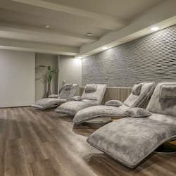 Sauna, hot tub, steam room, body treatments, Thai massages, facials