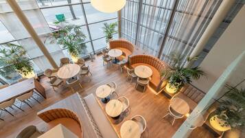 Frokost, lunsj og middag serveres