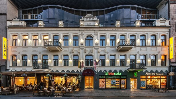 A hotel with a classical facade, multiple balconies, and a ground-level cafe. - Hotel Kaunas (Kaunas)