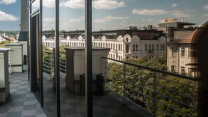 A balcony with a view of historic buildings and a modern bridge. - Hotel Kaunas (Kaunas)