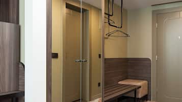 Suite | Living area | 120-cm Smart TV with cable channels, TV, fireplace