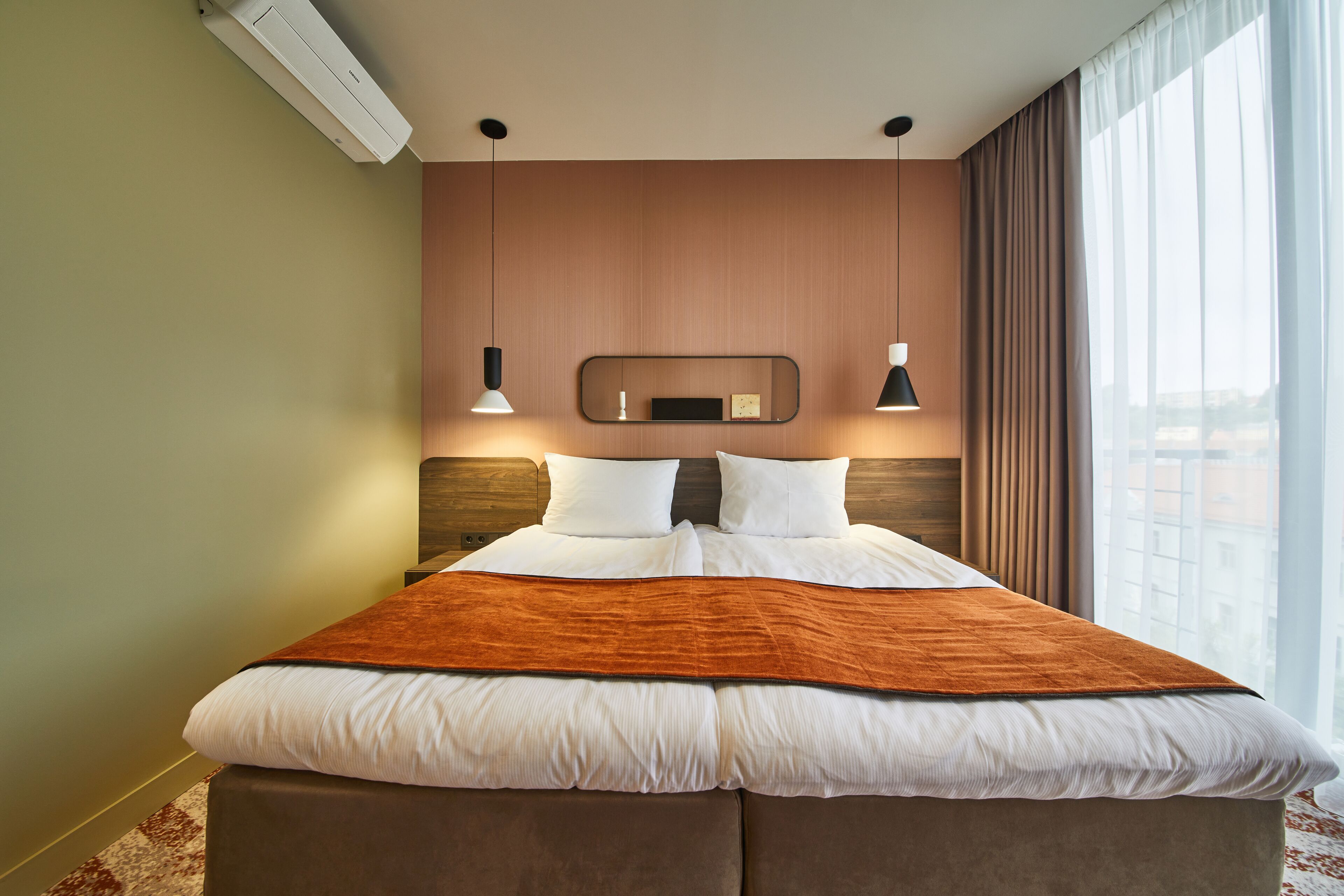 standard double or twin room | minibar, in-room safe, desk, blackout curtains