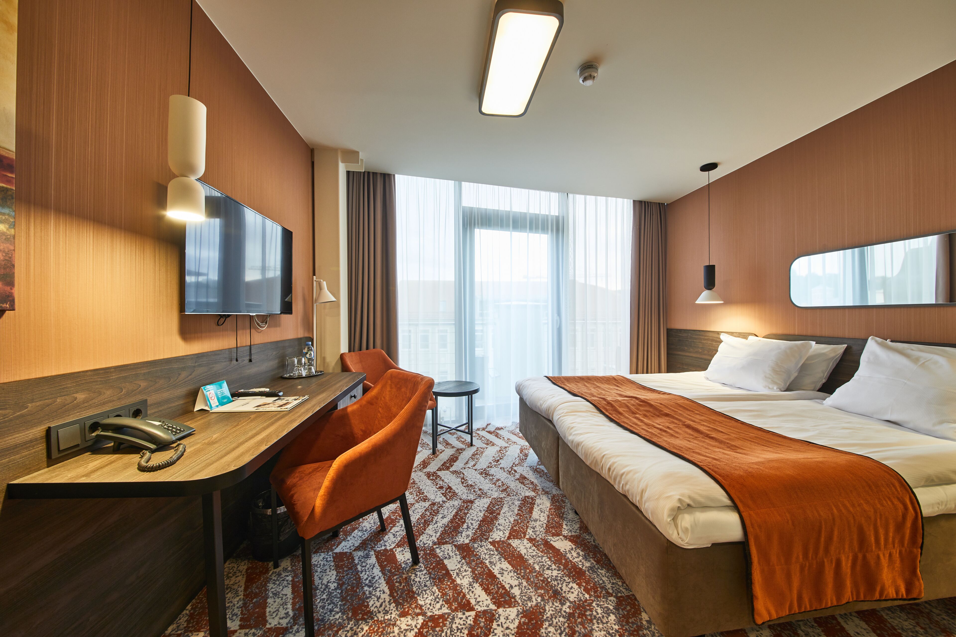 Deluxe Double or Twin Room | Minibar, in-room safe, desk, blackout curtains