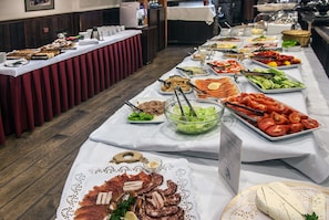 Free daily buffet breakfast