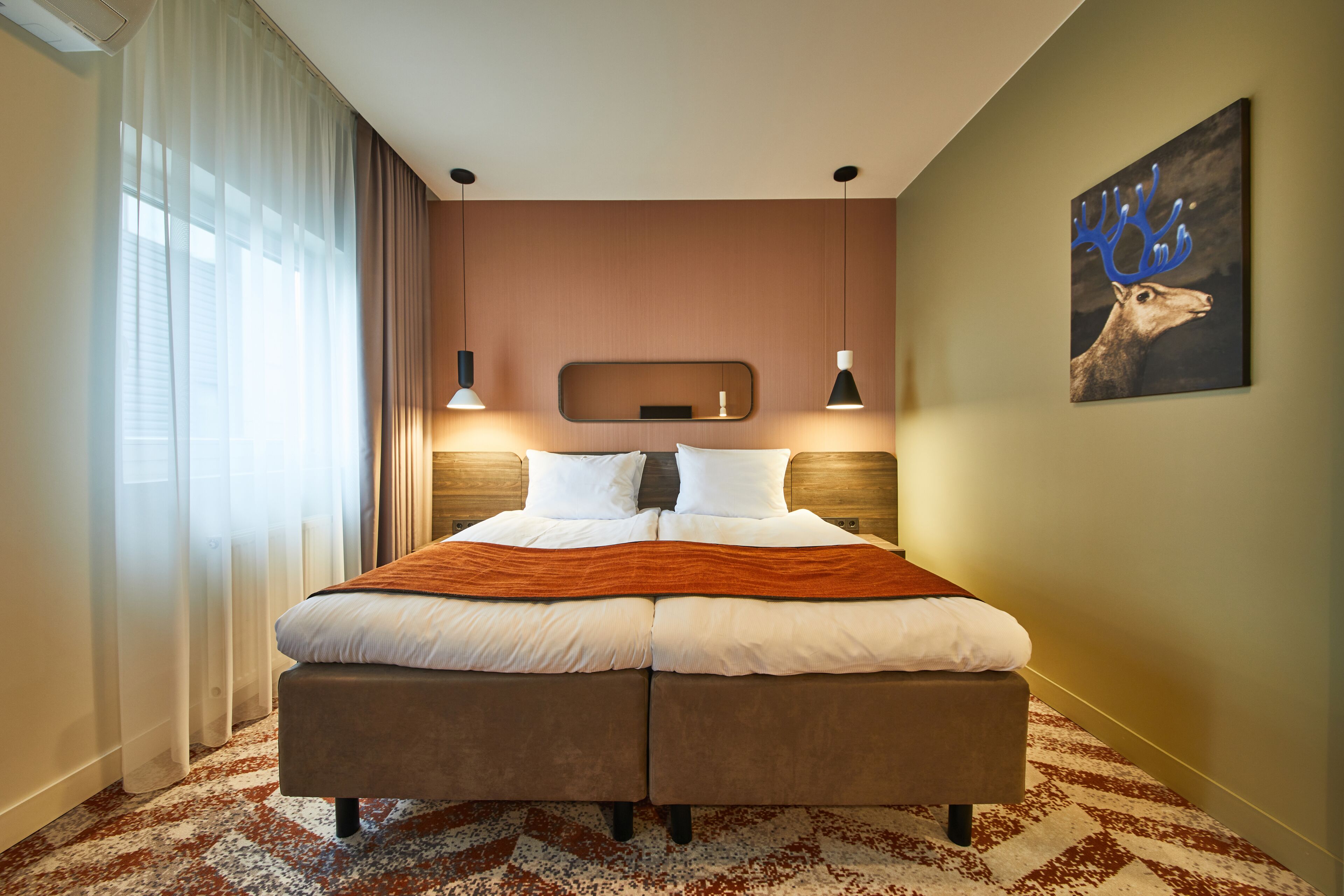 standard double or twin room | minibar, in-room safe, desk, blackout curtains