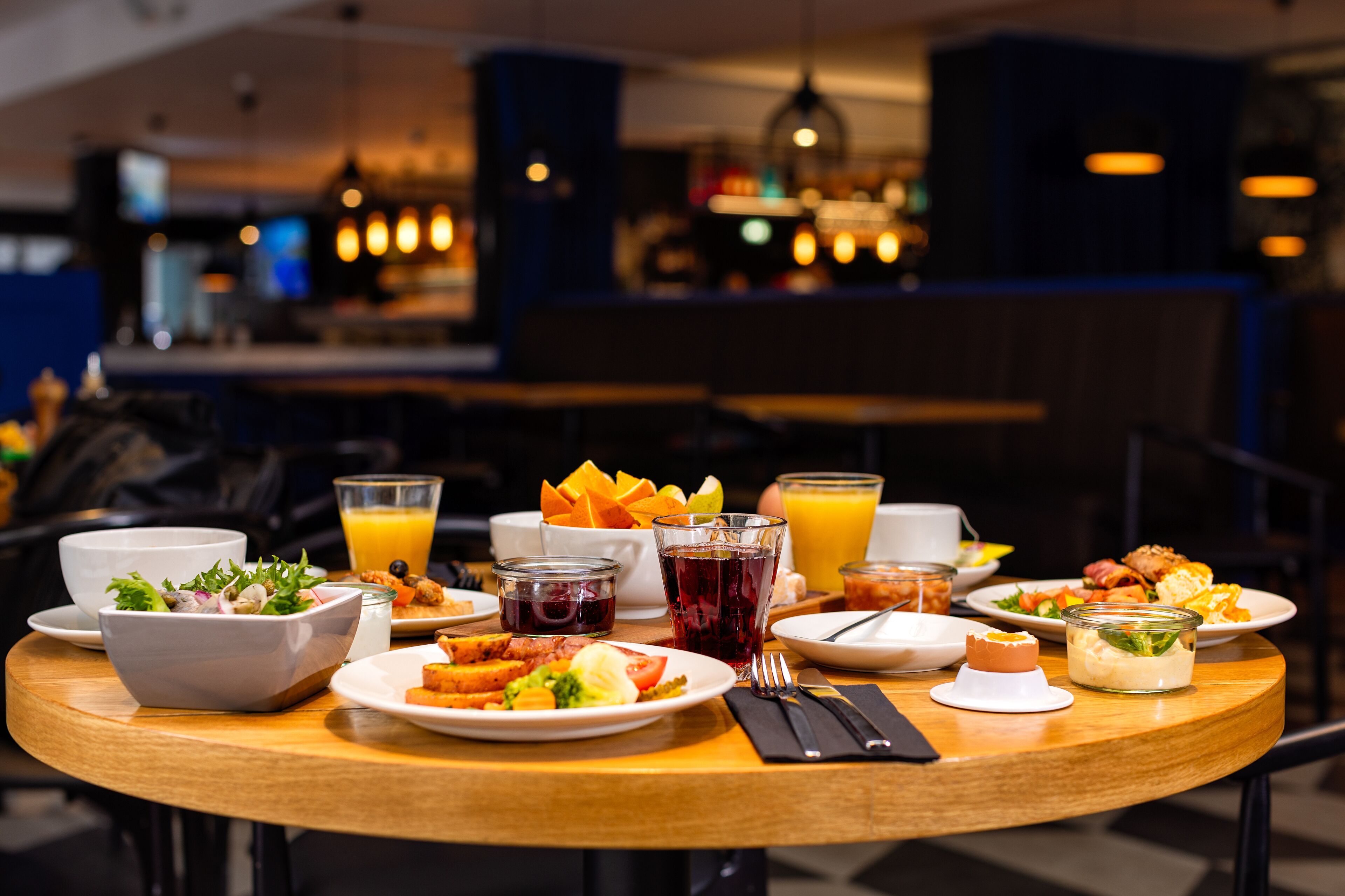 Frukostbuffé varje dag (EUR 11 per person)