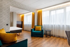 Family Double or Twin Room, Sauna | Desk, laptop workspace, blackout drapes, free cribs/infant beds