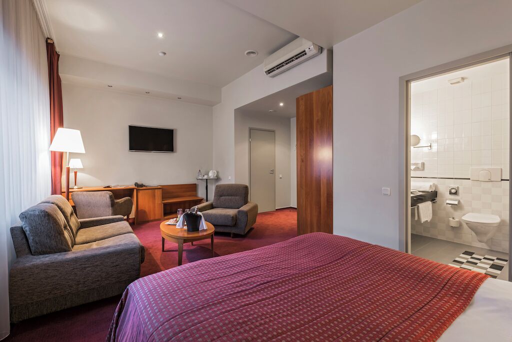 Minibar, in-room safe, desk, soundproofing