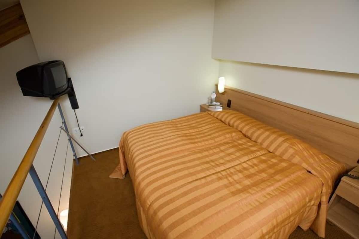 Minibar, in-room safe, desk, soundproofing