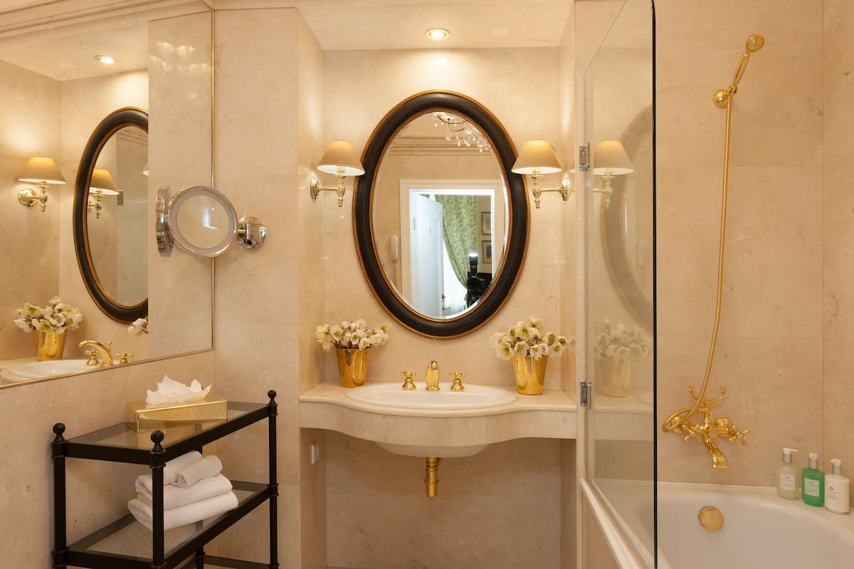 family room with spa access | bathroom | combined shower/bathtub, designer toiletries, hair dryer, bathrobes