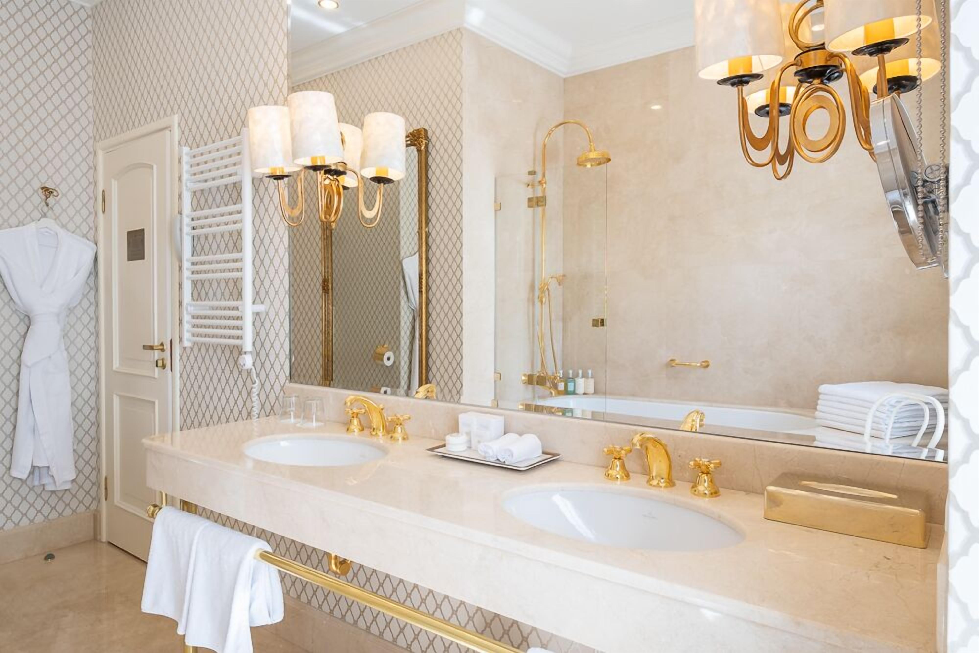 superior room with spa access | bathroom | combined shower/bathtub, designer toiletries, hair dryer, bathrobes