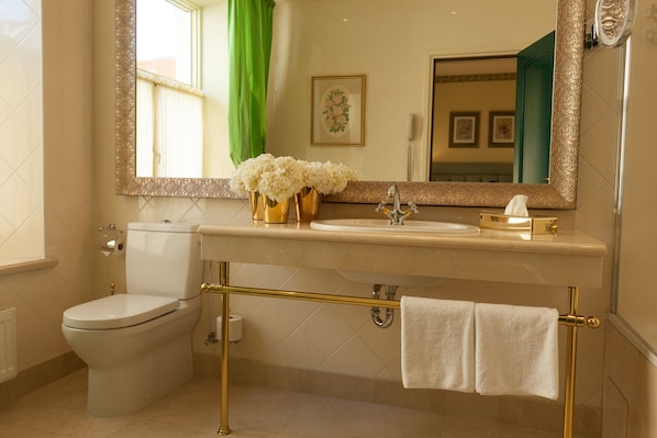 A bathroom with a toilet, sink, and large mirror. - NARUTIS hotel (Vilnius)