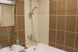 Standard Studio, 2 Twin Beds | Bathroom shower - Ecoland Hotel (Tallinn)