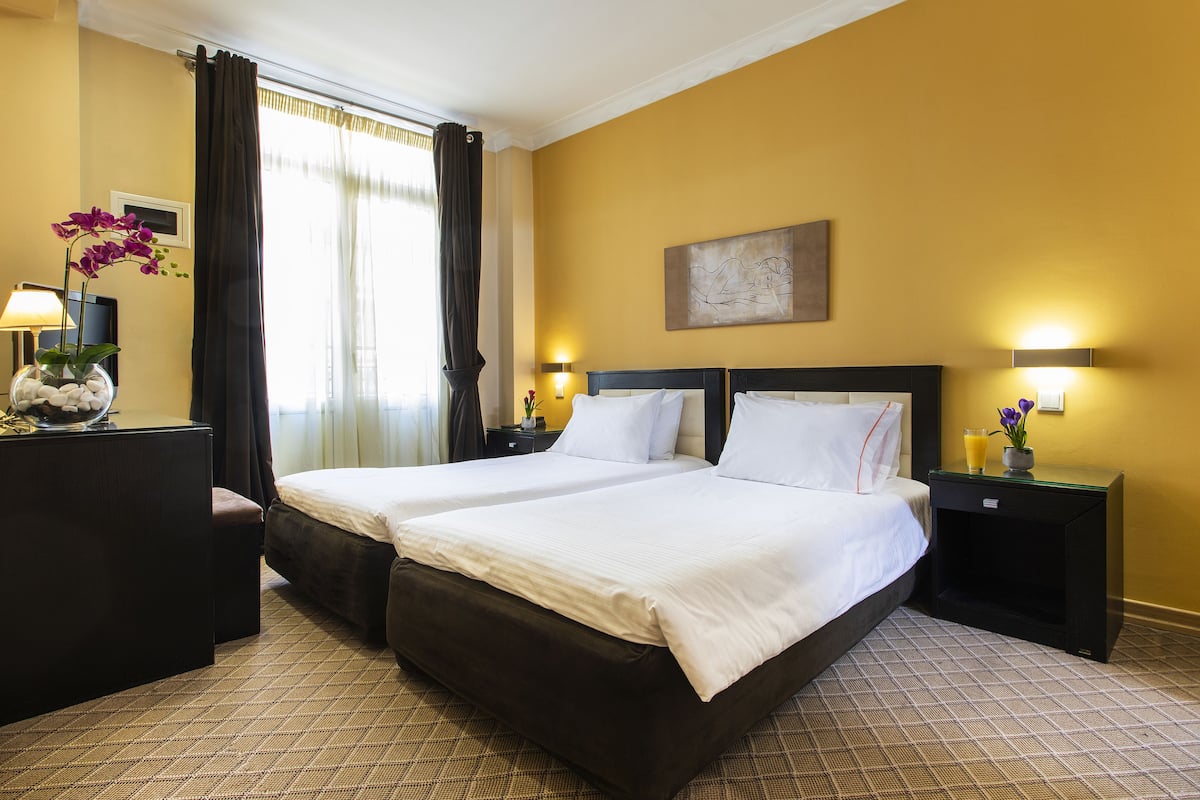 Chambre Standard avec lits jumeaux | Coffres-forts dans les chambres, décoration personnalisée