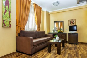 Standard Quadruple Room | Living area | TV, pay movies