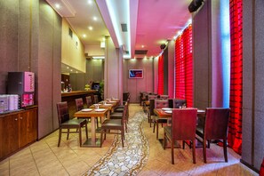 Desayuno buffet todos los días (con cargo)