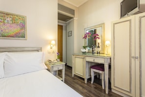Standard Single Room | In-room safe, individually decorated, individually furnished, desk - Egnatia Hotel (Thessaloniki)
