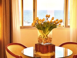 Diplomatic Suite | Minibar, in-room safe, desk, blackout drapes