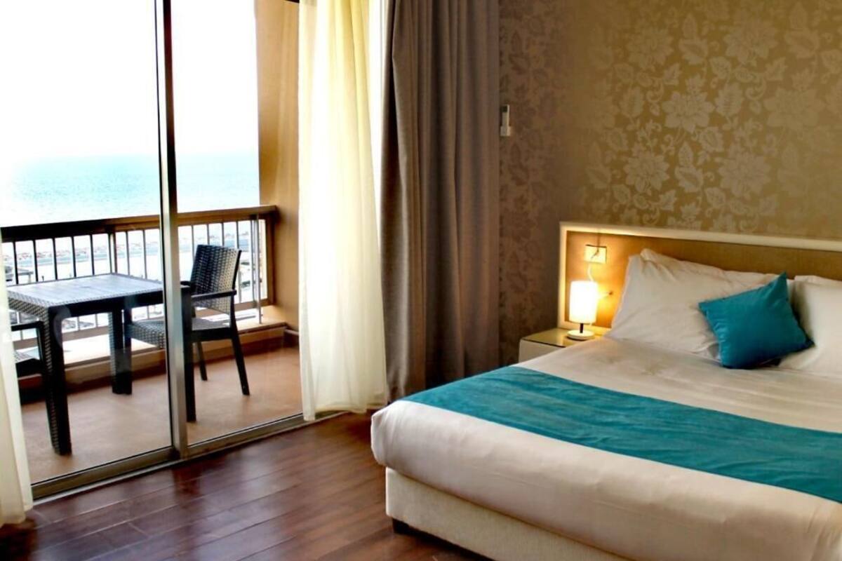 Minibar, két bảo mật tại phòng, bàn, màn/rèm cản sáng 