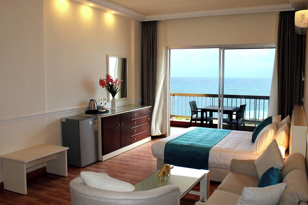 Minibar, két bảo mật tại phòng, bàn, màn/rèm cản sáng 