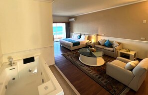 Grand-suite - balkon - havudsigt | Minibar, pengeskab på værelset, skrivebord, mørklægningsgardiner