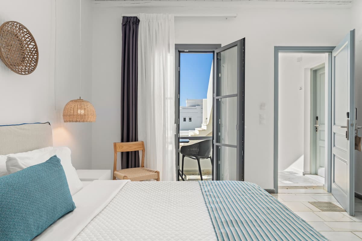 In-room safe, desk, laptop workspace, blackout curtains
