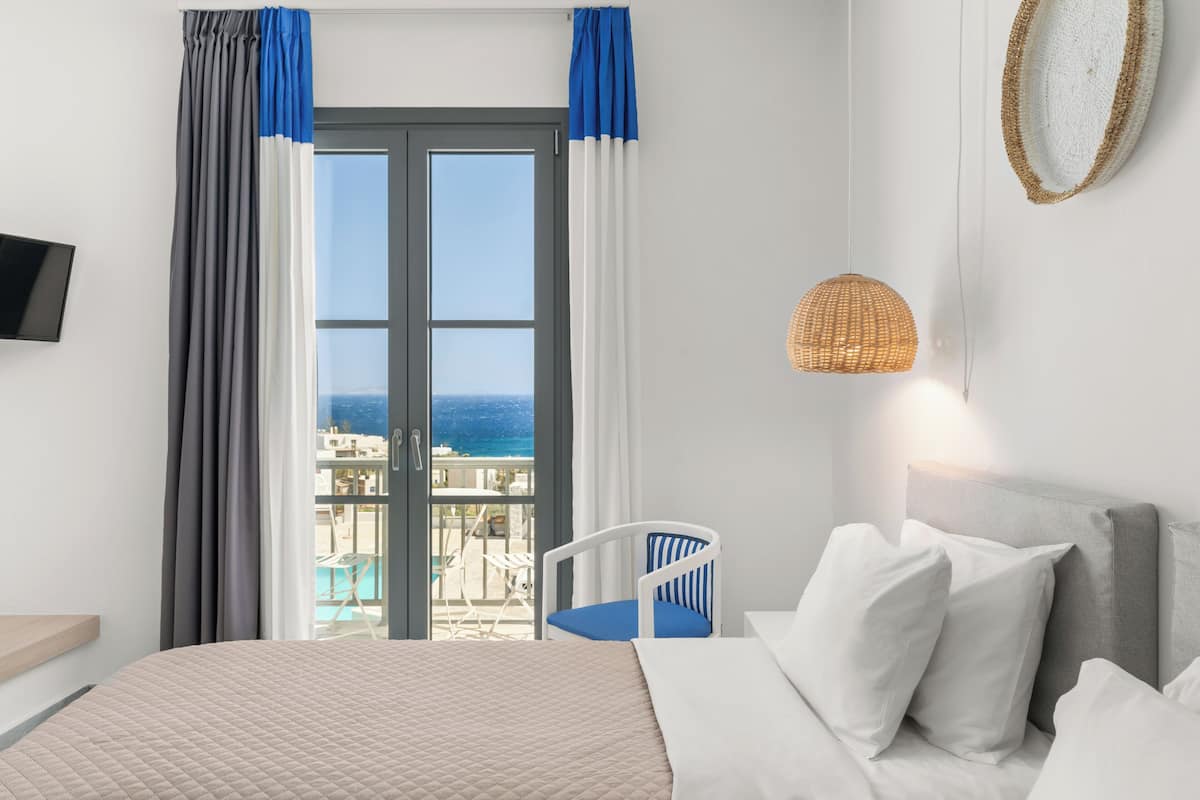 junior suite, sea view (upper floor) | in-room safe, soundproofing, iron/ironing board, free wifi