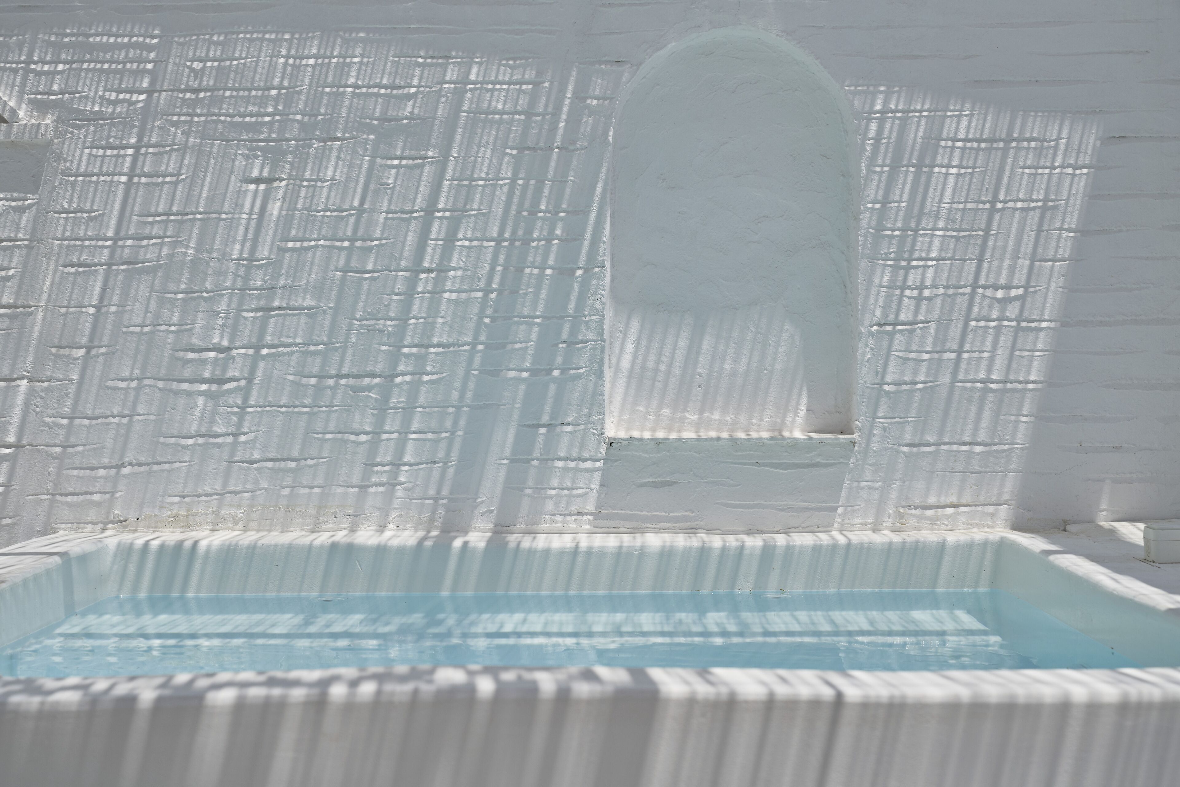 deluxe suite, jetted tub | in-room safe, soundproofing, iron/ironing board, free wifi