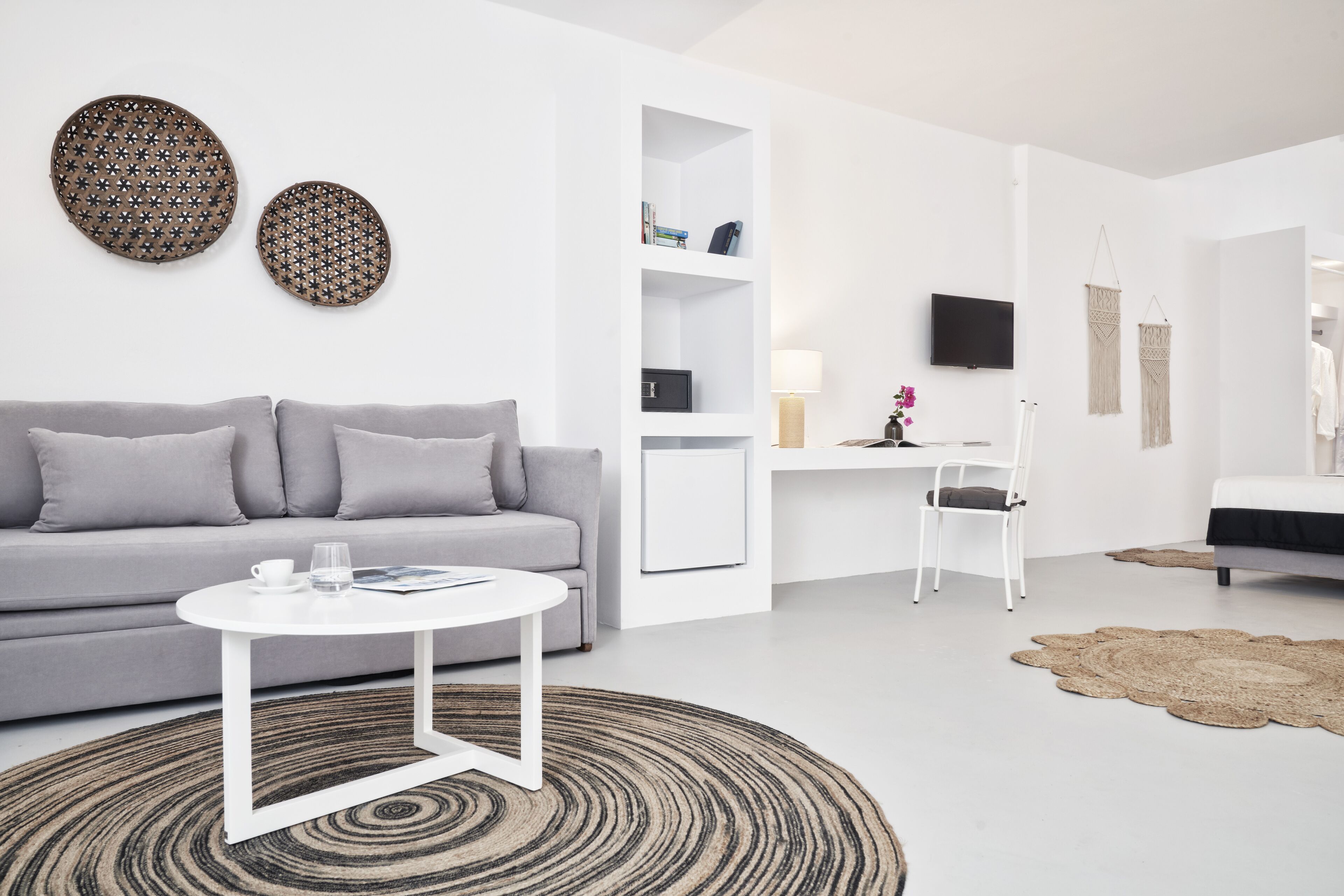 suite (friends and family) | living room | flat-screen tv