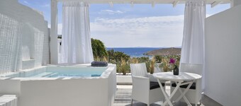 Mr & Mrs White Tinos