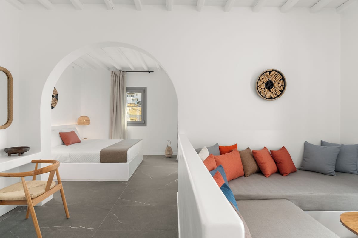 In-room safe, soundproofing, iron/ironing board, free WiFi