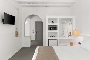 Exclusive White Suite with Sea View and Outdoor Hot Tub - Mr and Mrs White Tinos (Tinos)