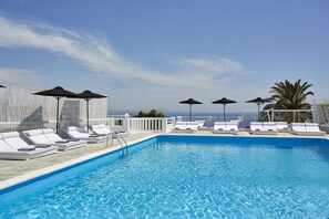 Outdoor pool, pool umbrellas, sun loungers