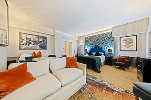 Quarto triplo conforto, banheiro privativo | Cofres nos quartos, Wi-Fi de cortesia, roupa de cama