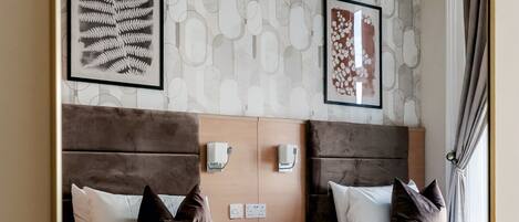 双床房, 独立浴室 | 办公桌、熨斗/熨板、免费 WiFi、床单