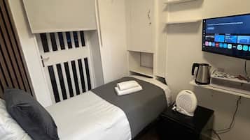 Economy Single Room, Shared Bathroom | Desk, iron/ironing board, free WiFi, bed sheets