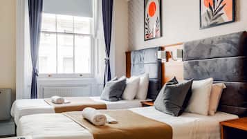 Standard Twin Room, Ensuite | Desk, iron/ironing board, free WiFi, bed sheets
